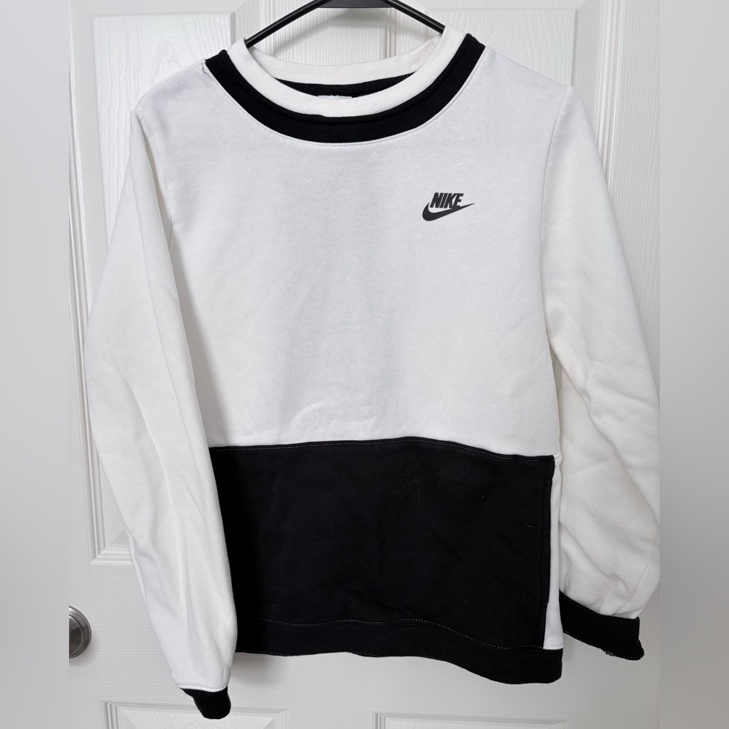 Nike White And Black Crewneck Sweatshirt With Swoosh Tag